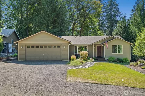 181 E Country Club Dr, Allyn, WA 98524