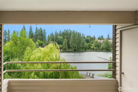 19528 Echo Lake Pl N #B202, Shoreline, WA 98133