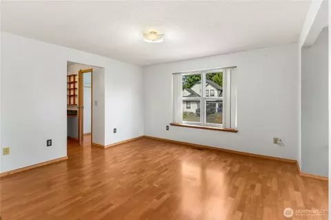Living - 7402 7th Dr W, Everett, WA 98203 photo 9 of 10