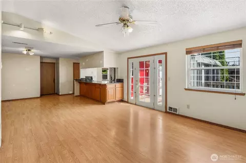 Living - 7402 7th Dr W, Everett, WA 98203 photo 5 of 10