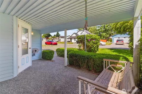 Exterior - 7402 7th Dr W, Everett, WA 98203 photo 2 of 4