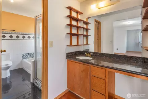 Bath - 7402 7th Dr W, Everett, WA 98203 photo 1 of 4
