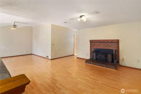 Living - 7402 7th Dr W, Everett, WA 98203 photo 8 of 10