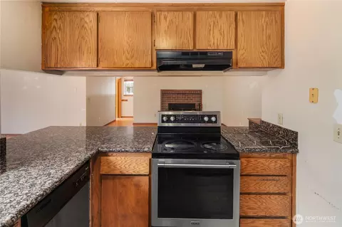 Kitchen - 7402 7th Dr W, Everett, WA 98203 photo 3 of 4