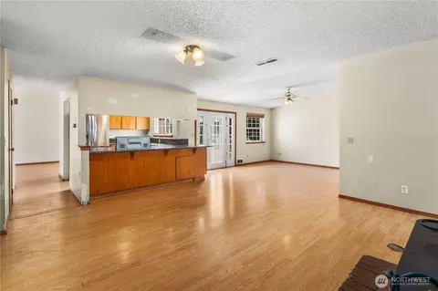 Living - 7402 7th Dr W, Everett, WA 98203 photo 7 of 10