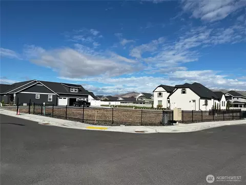 305 Pugsley Pl NW, East Wenatchee, WA 98802