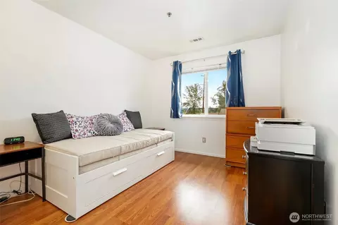 Bedroom - 901 E Marine View Dr #206, Everett, WA 98201 photo 3 of 3