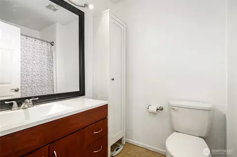 Bath - 901 E Marine View Dr #206, Everett, WA 98201 photo 1 of 2