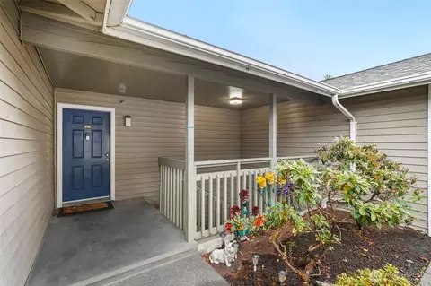 Exterior - 901 E Marine View Dr #206, Everett, WA 98201 photo 2 of 3