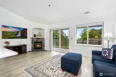 901 E Marine View Dr #206, Everett, WA 98201
