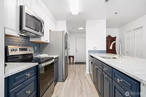 Kitchen - 901 E Marine View Dr #206, Everett, WA 98201 photo 3 of 3