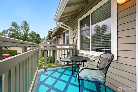 Exterior - 901 E Marine View Dr #206, Everett, WA 98201 photo 1 of 3