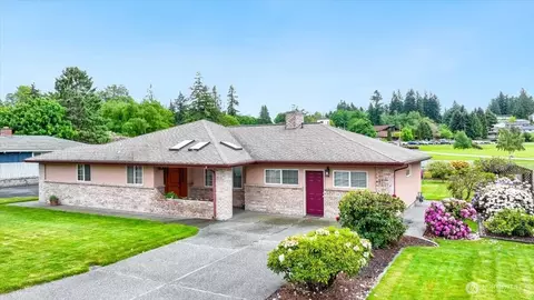 615 Hillcrest Dr, Anacortes, WA 98221