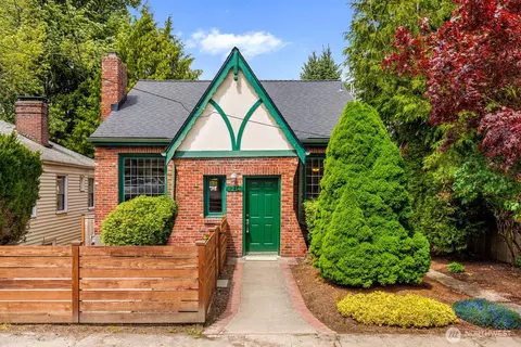 1214 NE 98th St, Seattle, WA 98115
