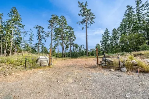 2463 Libbey Rd, Coupeville, WA 98239