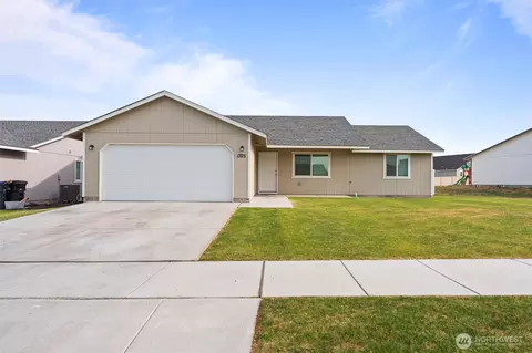 1325 W Polo Ridge Dr, Moses Lake, WA 98837