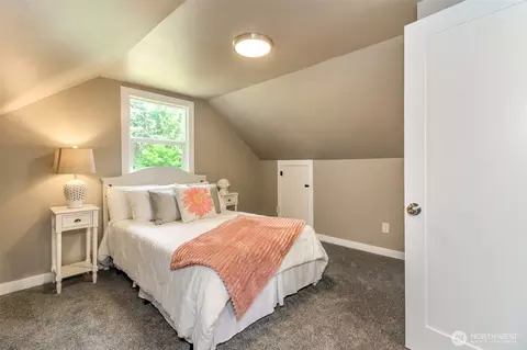 Bedroom - 318 Mill Ave SE, Orting, WA 98360 photo 3 of 5
