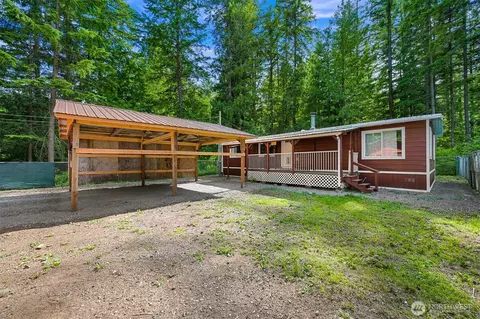 8283 Golden Valley Blvd, Maple Falls, WA 98266