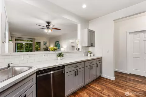Kitchen - 12712 Admiralty Way #E-101, Everett, WA 98204 photo 5 of 5