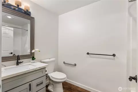 Bath - 12712 Admiralty Way #E-101, Everett, WA 98204 photo 4 of 5