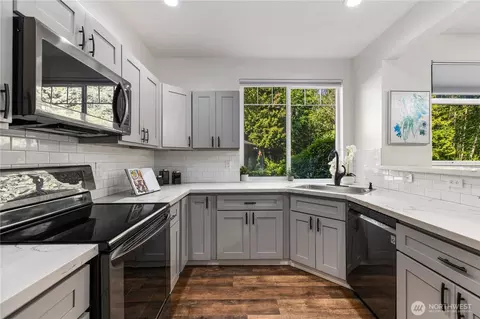 Kitchen - 12712 Admiralty Way #E-101, Everett, WA 98204 photo 4 of 5