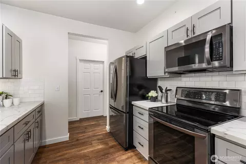 Kitchen - 12712 Admiralty Way #E-101, Everett, WA 98204 photo 3 of 5