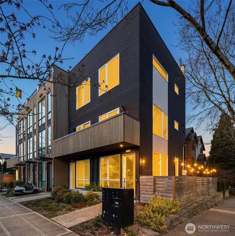 102 25th Ave #A, Seattle, WA 98122