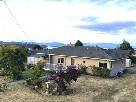 3105 K Ave, Anacortes, WA 98221