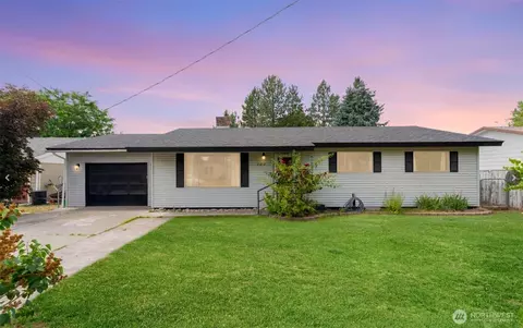 707 Kenwood St N, Omak, WA 98841