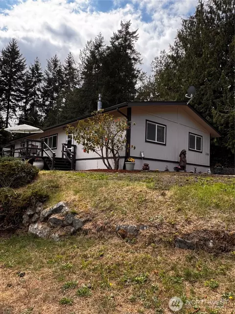 230 Meadowood Dr W, Seabeck, WA 98380