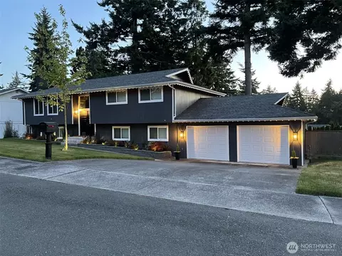 1253 NE Patrick Ln, Oak Harbor, WA 98277
