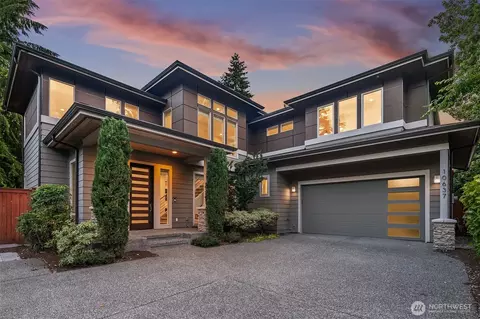 10637 128th Ave NE, Kirkland, WA 98033