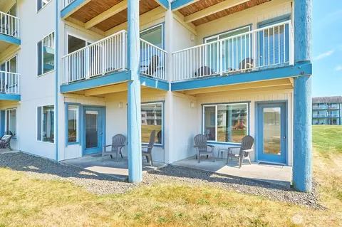 210 26th St NW #201/2, Long Beach, WA 98631