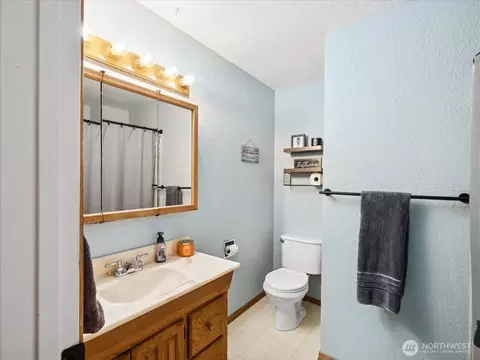 Bath - 2613 172nd Pl SE, Bothell, WA 98012 photo 2 of 2