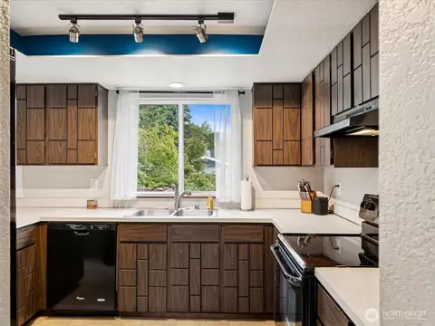Kitchen - 2613 172nd Pl SE, Bothell, WA 98012 photo 4 of 4