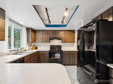 Kitchen - 2613 172nd Pl SE, Bothell, WA 98012 photo 2 of 4