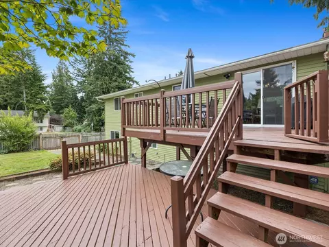 Exterior - 2613 172nd Pl SE, Bothell, WA 98012 photo 4 of 8