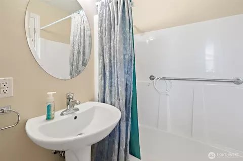 Bath - 61 Cricket Ln, Sequim, WA 98382 photo 3 of 4