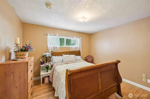 Bedroom - 910 Crestline Dr, Longview, WA 98632 photo 4 of 5
