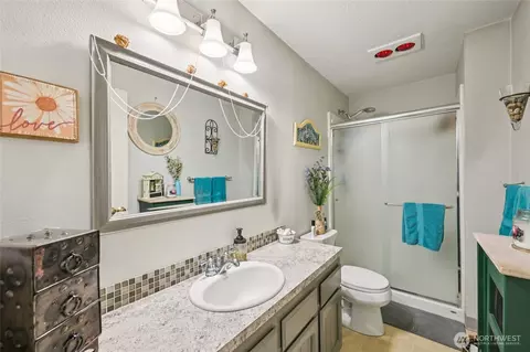 Bath - 910 Crestline Dr, Longview, WA 98632 photo 3 of 3