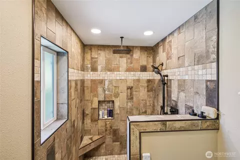 Bath - 910 Crestline Dr, Longview, WA 98632 photo 1 of 3