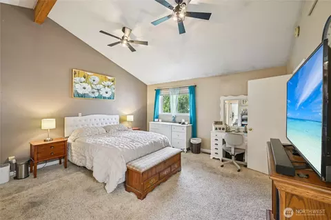 Bedroom - 910 Crestline Dr, Longview, WA 98632 photo 2 of 5