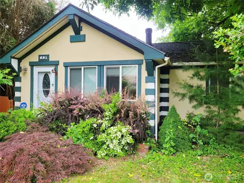621 S 2nd St, Toledo, WA 98591