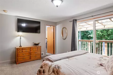 Bedroom - 175 Beemon Dr, Longview, WA 98632 photo 2 of 5