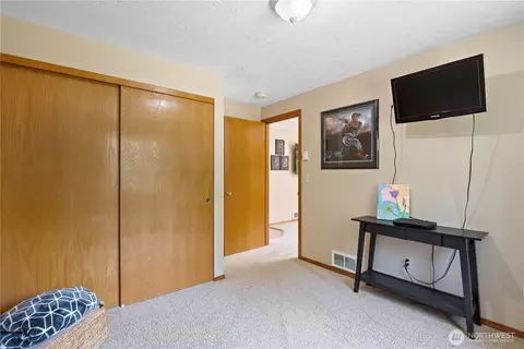 Bedroom - 175 Beemon Dr, Longview, WA 98632 photo 5 of 5