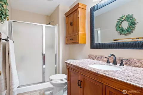 Bath - 175 Beemon Dr, Longview, WA 98632 photo 3 of 3