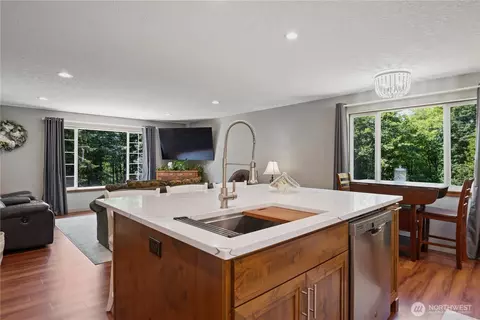 Kitchen - 175 Beemon Dr, Longview, WA 98632 photo 4 of 4