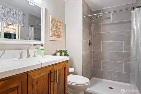 Bath - 175 Beemon Dr, Longview, WA 98632 photo 1 of 3
