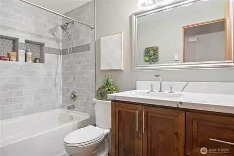 Bath - 175 Beemon Dr, Longview, WA 98632 photo 2 of 3