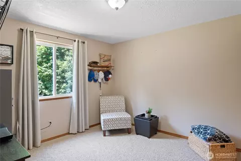 Bedroom - 175 Beemon Dr, Longview, WA 98632 photo 4 of 5